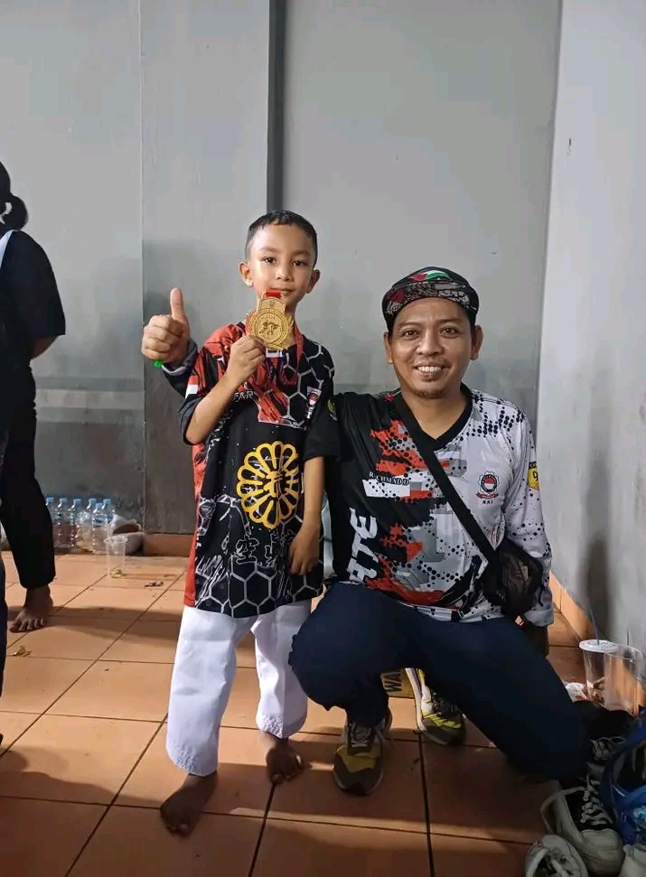 Kontingen Dojo Prabujaya Prabumulih Raih Emas dan Perunggu di Hari Pertama Kejuaraan Karate Piala Presiden RI 2026