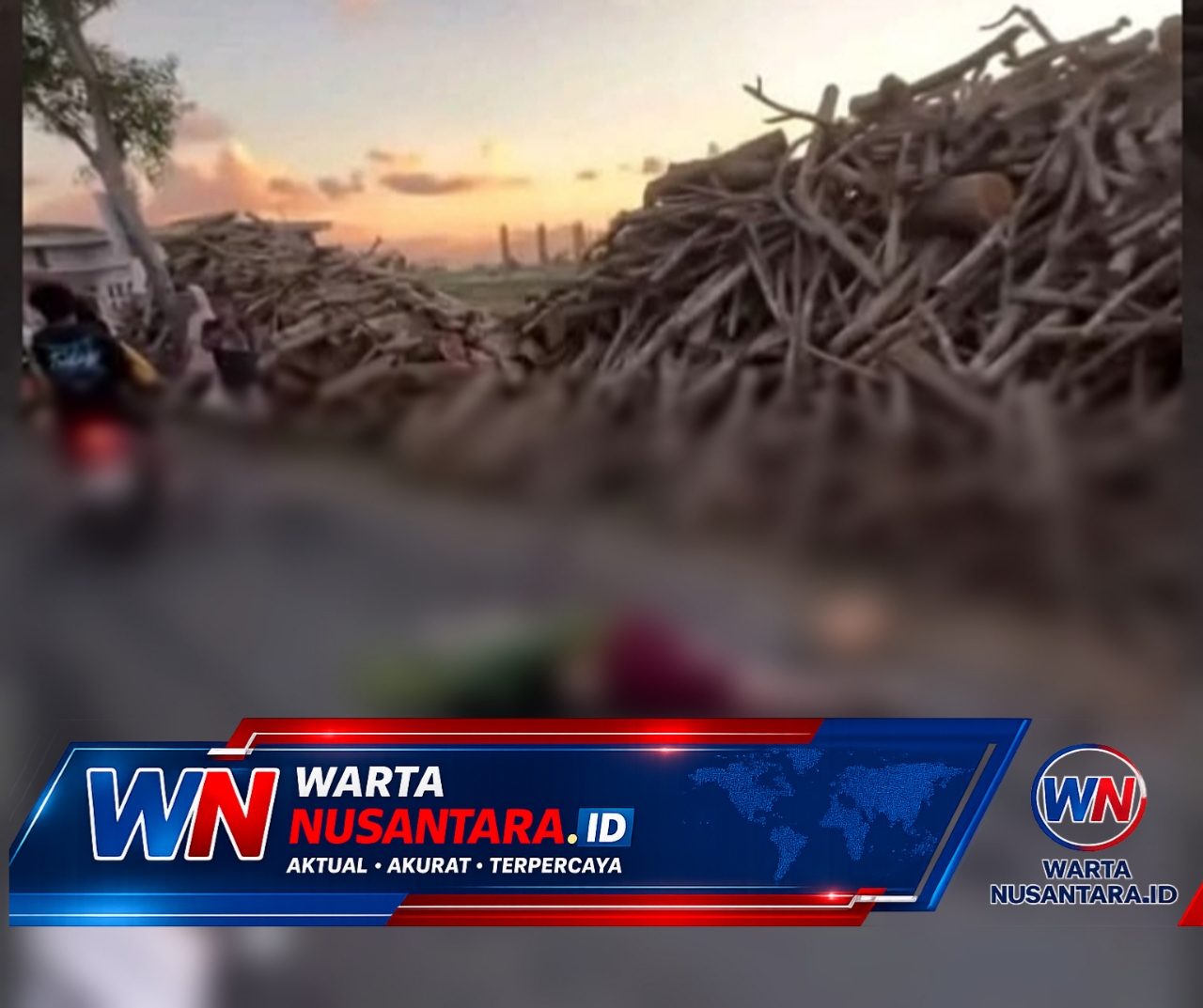 Kecelakaan Tragis di Praya Timur, Pengendara Motor Tewas Usai Terlibat Tabrakan dengan Truk Tangki Air, Warga Soroti Tumpukan Kayu di Pinggir Jalan