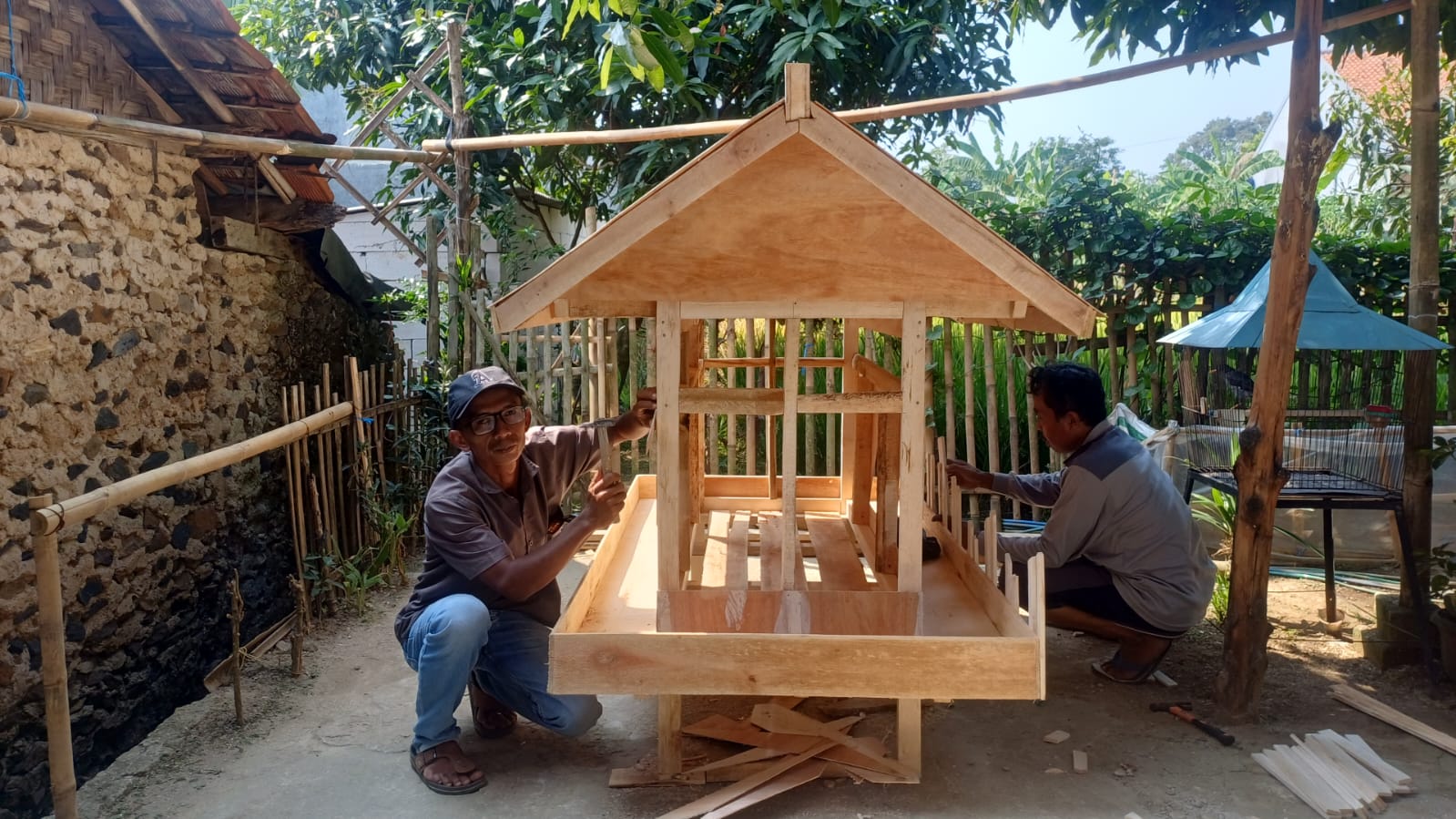 REPLIKA RUMAH ADAT JADI IKON KEMERIAHAN RI KE 81
